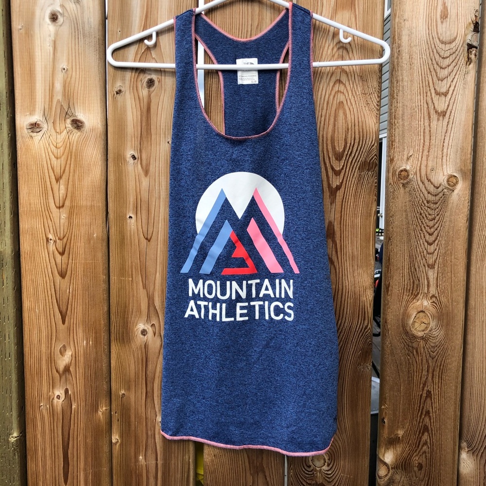 ☀️ 3/$20 The North Face tank